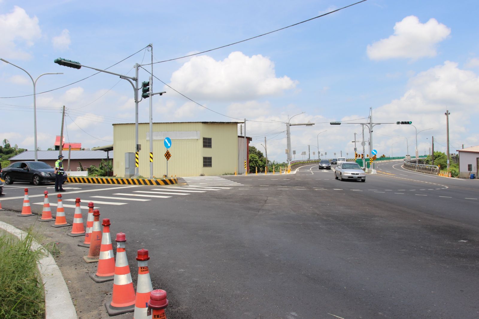 新光陸橋路口改善解封通車 用路人遵號誌指示保安全 - https://www.watchmedia01.com