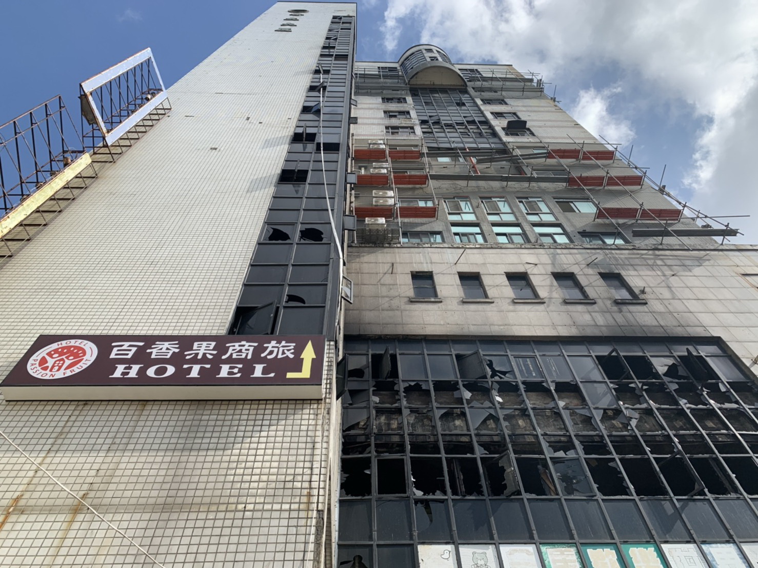 影／百香果商旅蔡進峰：起火點在二樓責任卻都算我的　讓人難以接受 - https://www.watchmedia01.com