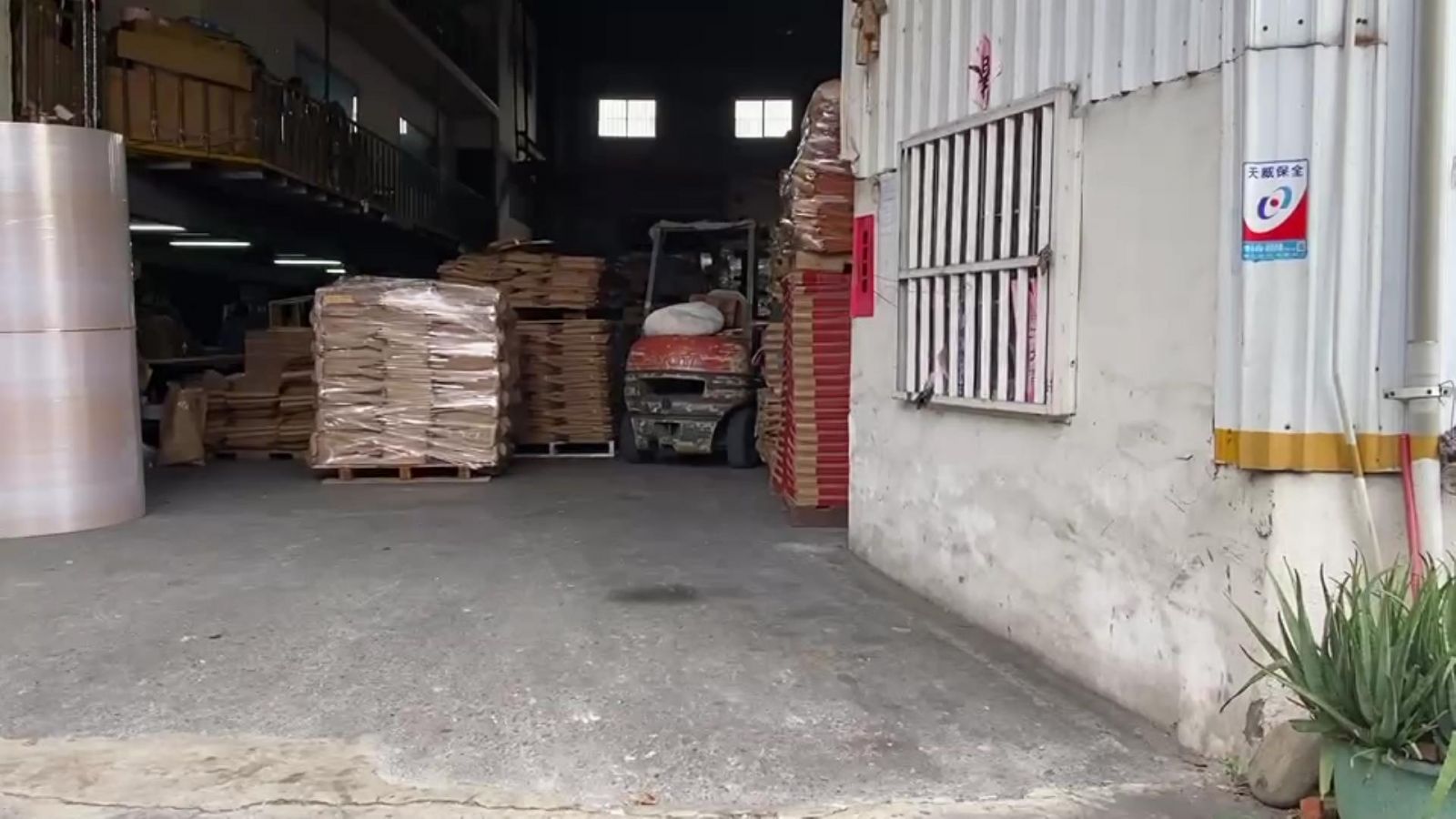 影／悲劇！父操作堆高機不慎撞傷5歲男童　破頭送醫不治 - https://www.watchmedia01.com