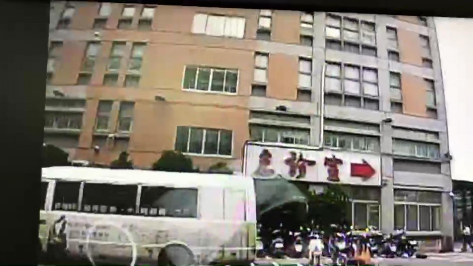 影／悲劇！父操作堆高機不慎撞傷5歲男童　破頭送醫不治 - https://www.watchmedia01.com