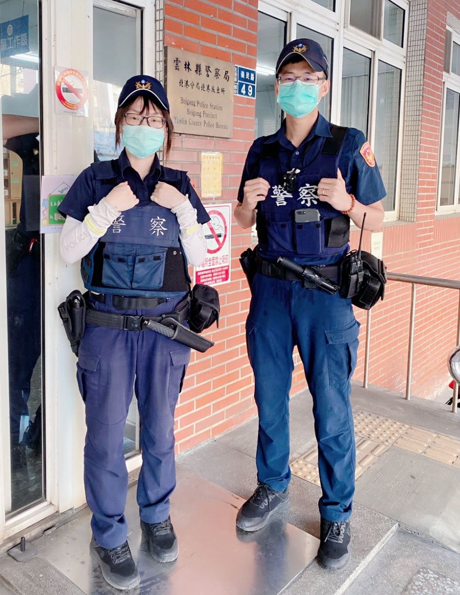 車輛突然拋錨路中央 巡邏警協助脫困 - https://www.watchmedia01.com