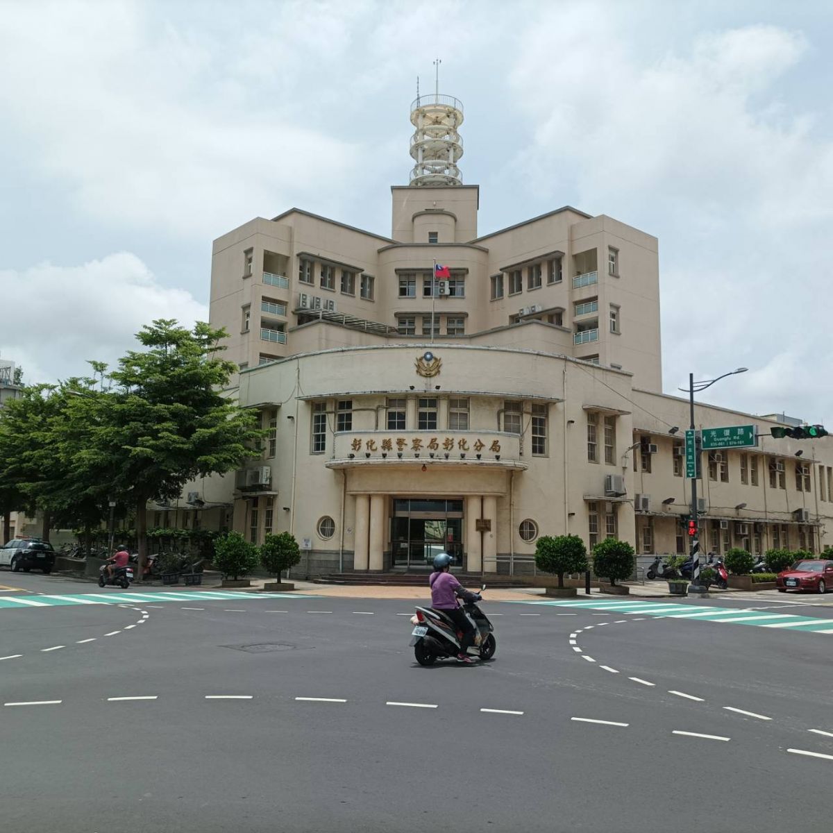 影／不在微解封範疇？　長腿傳播嫩妹「外送」摩鐵陪酒 - https://www.watchmedia01.com
