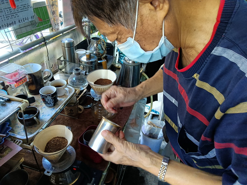 老闆出去忙，咖啡自己倒 員林市區得來速咖啡小站喝的到極品藝伎咖啡 - https://www.watchmedia01.com