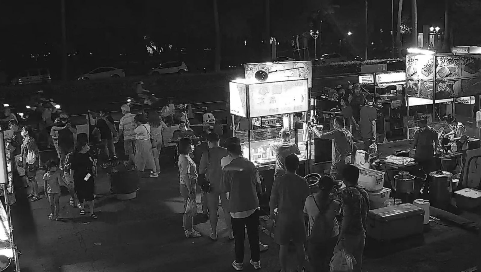 台南夜市微解封 馬上出現防疫破口 - https://www.watchmedia01.com