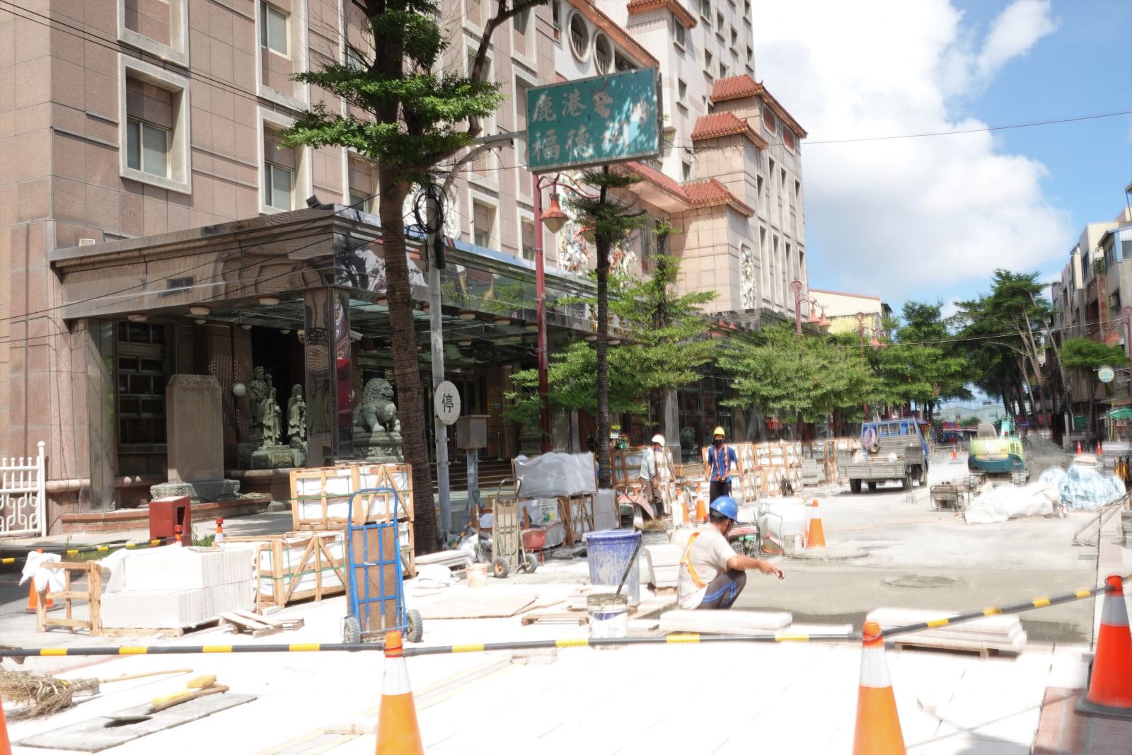 影／宗教集會活動全面暫停　天后宮香客大樓前地坪景觀改善 - https://www.watchmedia01.com