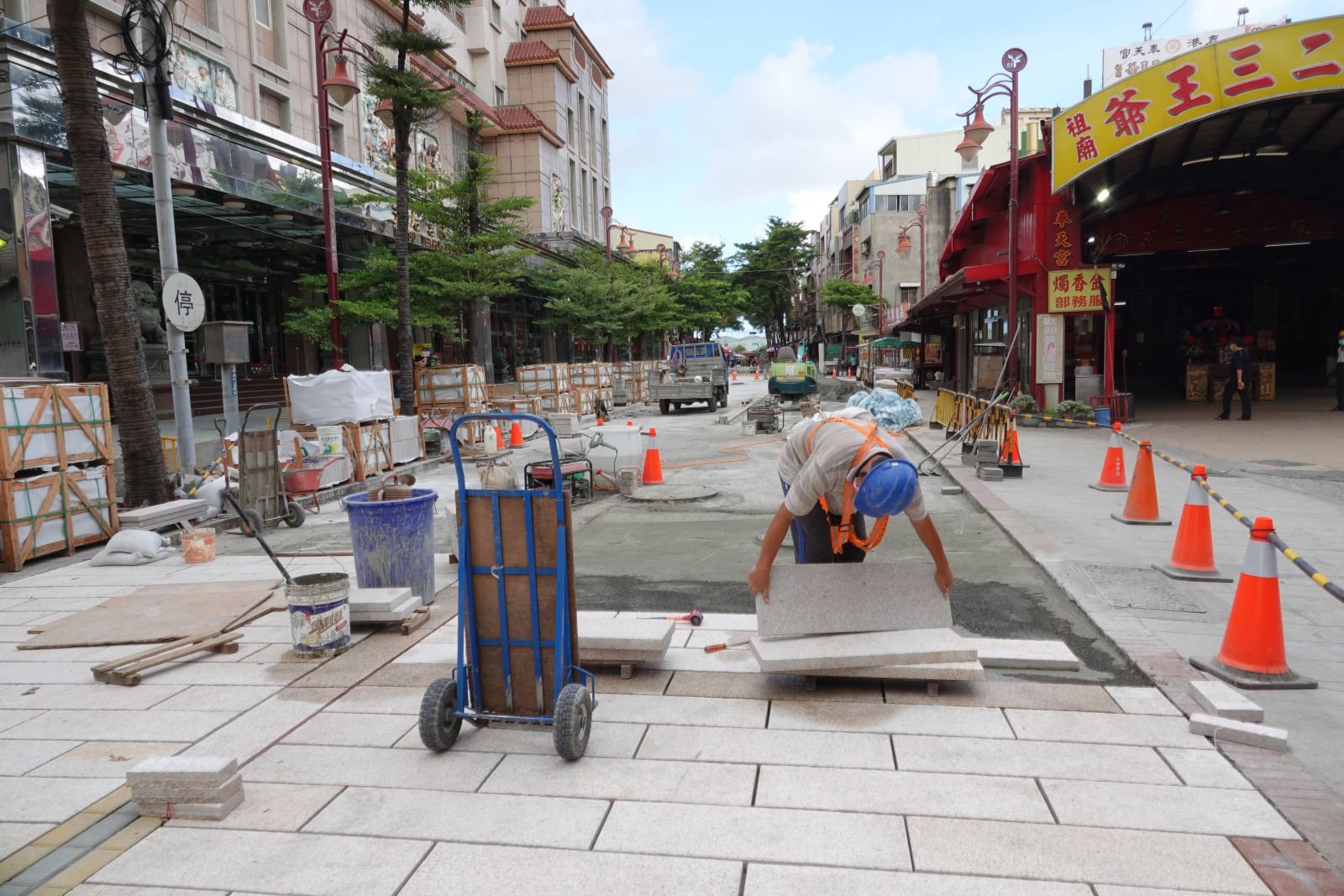 影／宗教集會活動全面暫停　天后宮香客大樓前地坪景觀改善 - https://www.watchmedia01.com
