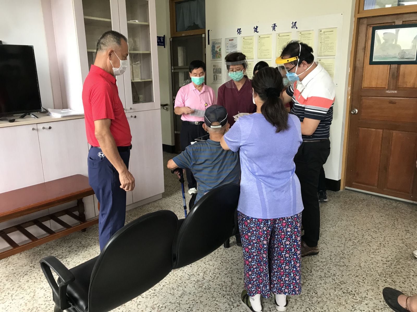 影／齊心攜手抗疫　中彰榮家為老兵施打莫德納疫苗 - https://www.watchmedia01.com