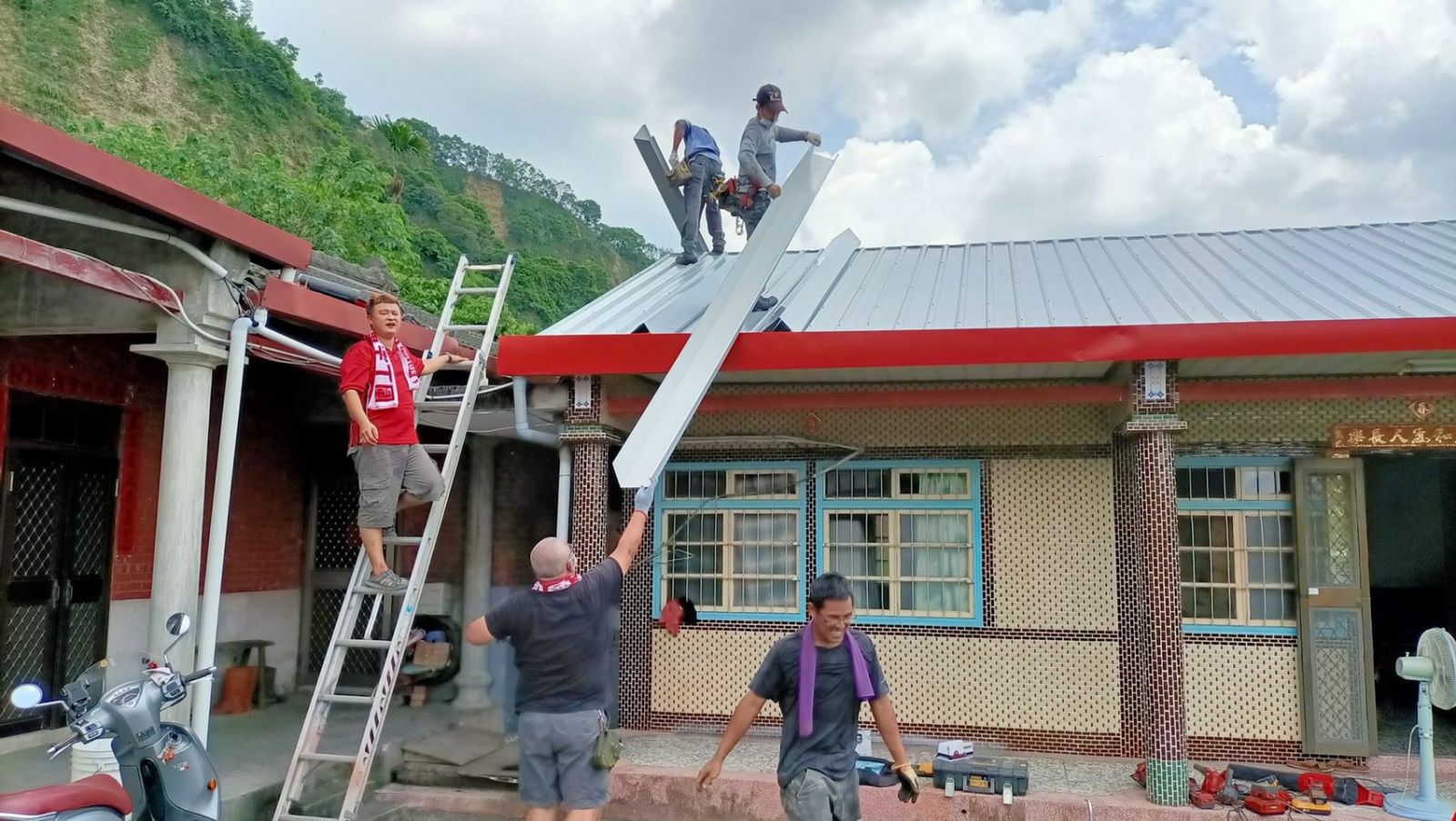 疫情下的溫暖　串連民間團體助二水鄉老夫婦房屋修繕 - https://www.watchmedia01.com