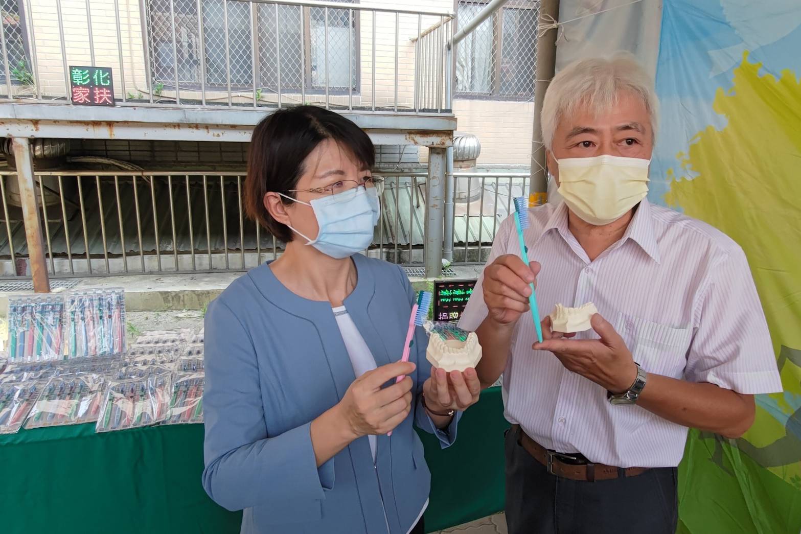 影／創意發明王盧建州研發伸縮牙刷照顧家扶兒少牙齒健康 - https://www.watchmedia01.com