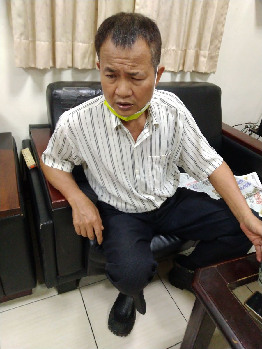 彰化市民權市場大樓攤商拉紅布條 抗議鴨霸市長不尊重民意 - https://www.watchmedia01.com