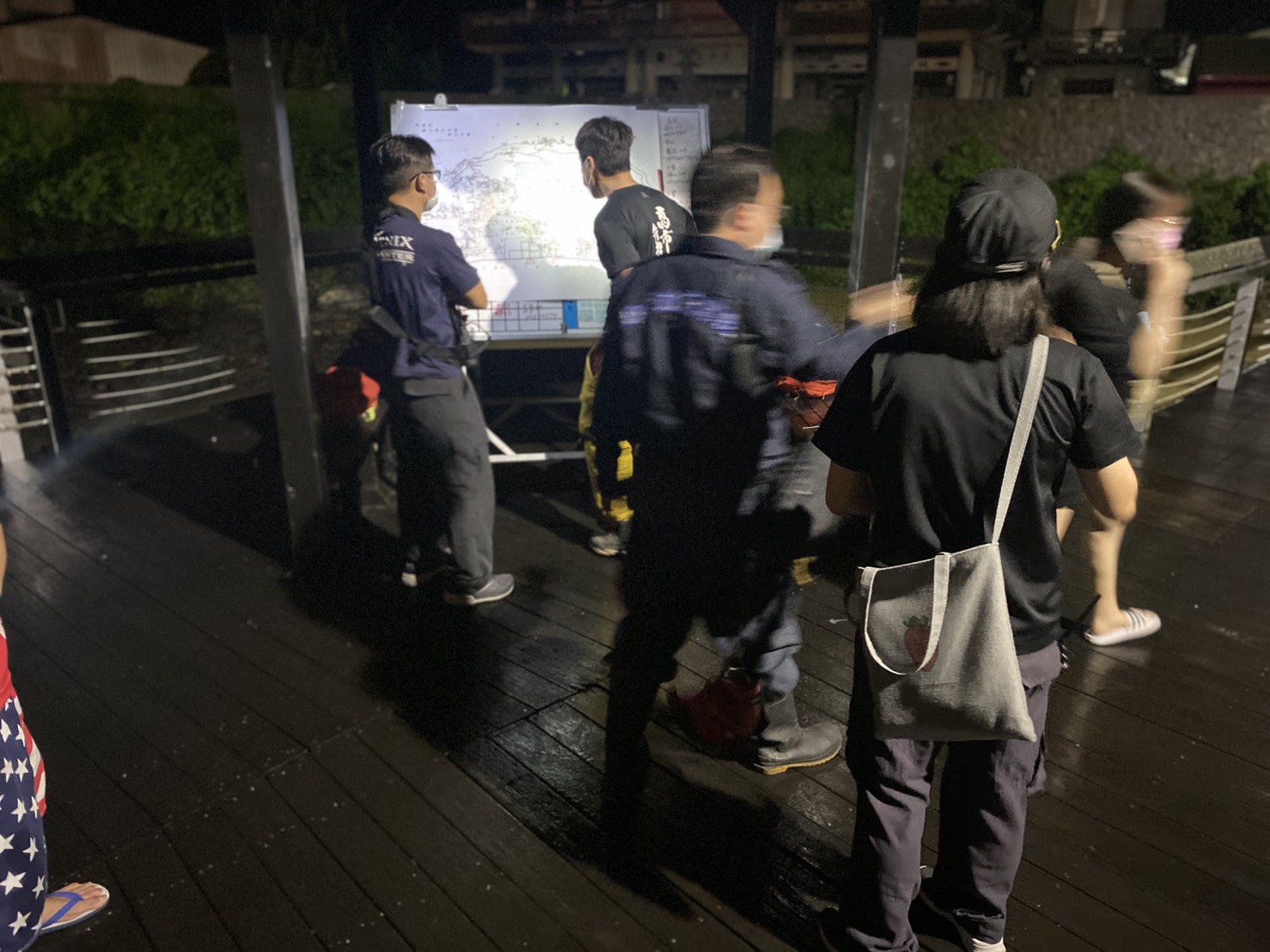 直擊／【柴山百慕達】暗夜暴雨傳微弱女聲《我在這裡》　21小時驚魂警消披荊助「脫困」 - https://www.watchmedia01.com