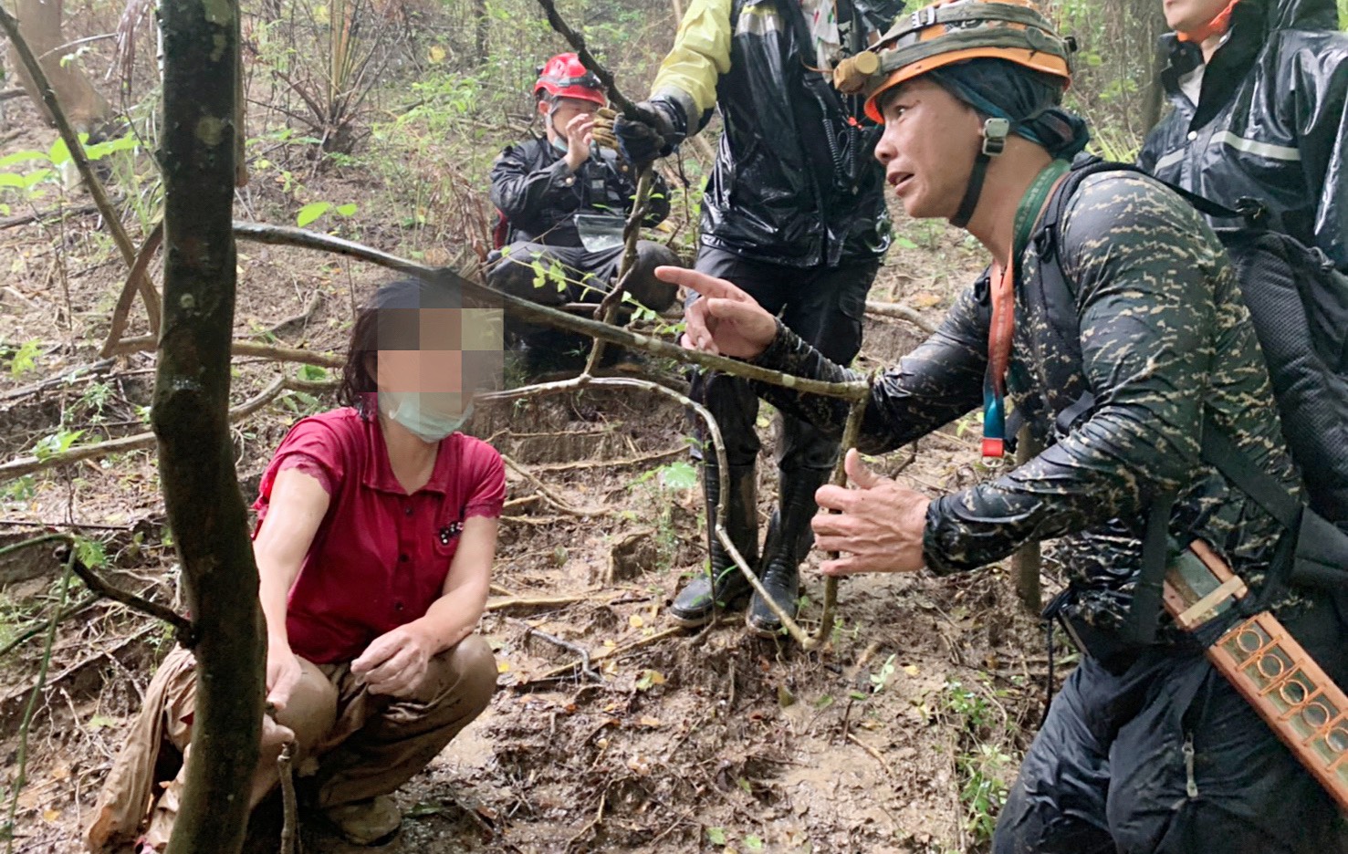 直擊／【柴山百慕達】暗夜暴雨傳微弱女聲《我在這裡》　21小時驚魂警消披荊助「脫困」 - https://www.watchmedia01.com