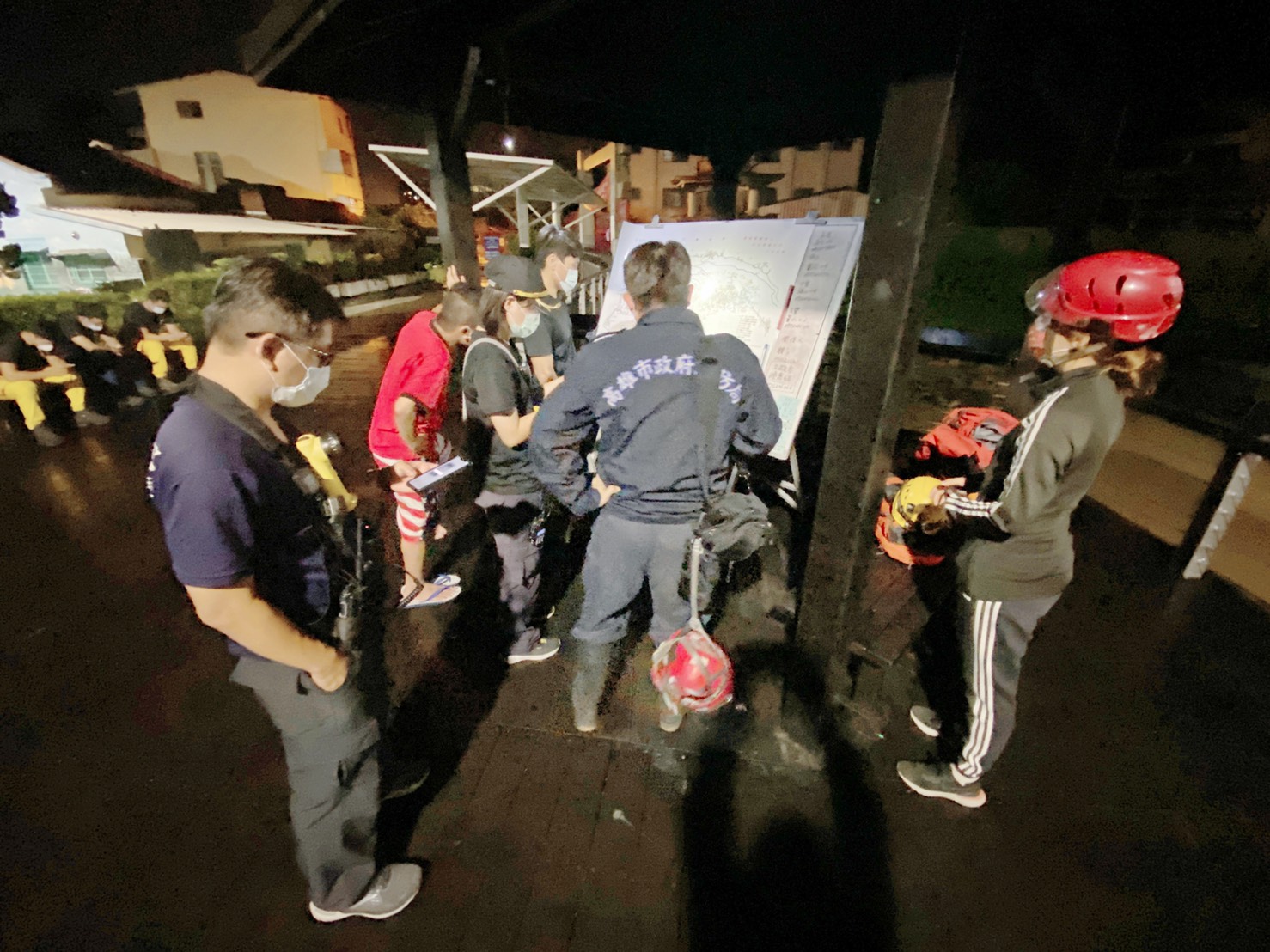 直擊／【柴山百慕達】暗夜暴雨傳微弱女聲《我在這裡》　21小時驚魂警消披荊助「脫困」 - https://www.watchmedia01.com