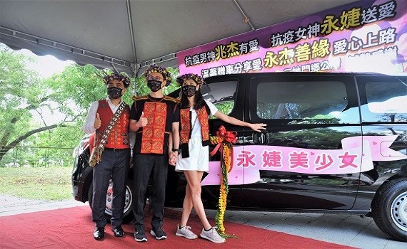 抗疫女神賈永婕送上生日大禮　贈原鄉8人座防疫交通車 - https://www.watchmedia01.com
