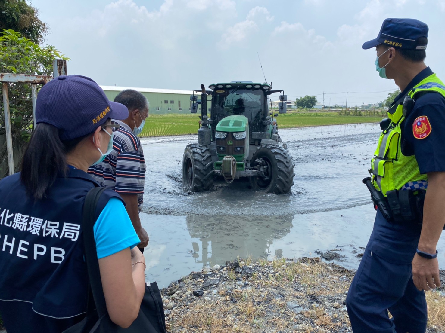 影／防農耕機具掉泥塊汙染道路　環保局聯合查緝小組主動出擊 - https://www.watchmedia01.com