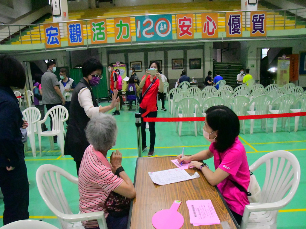 健檢報告出爐 衛生所醫師解說檢測民眾叫好 - https://www.watchmedia01.com