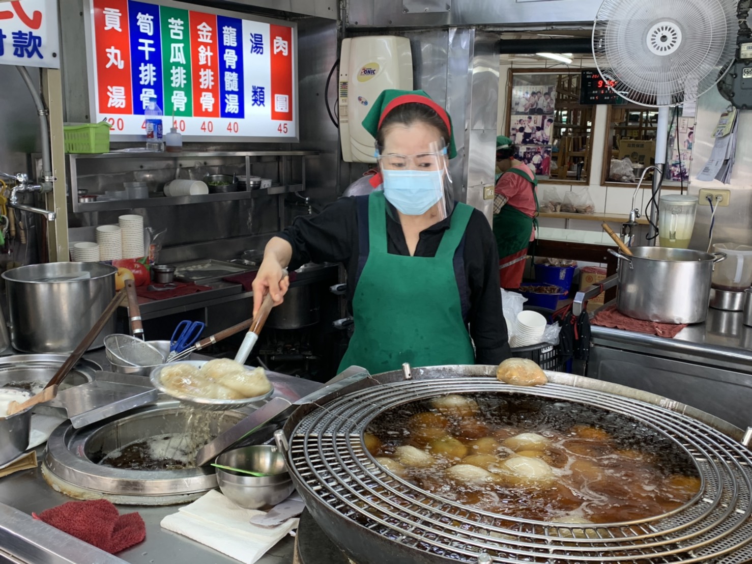 影／賺錢不是唯一　彰化知名小吃仍維持外帶不開放內用 - https://www.watchmedia01.com