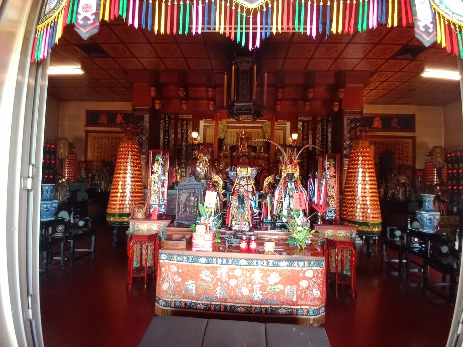 影／有拜有保庇　宮廟開放參拜採單一進出口 - https://www.watchmedia01.com