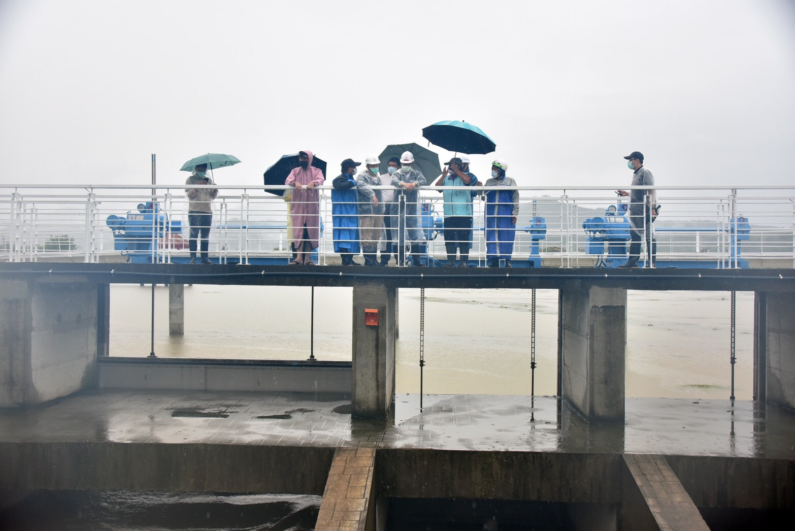 關心各地水情 陳其邁山區視察排水改善工程 - https://www.watchmedia01.com