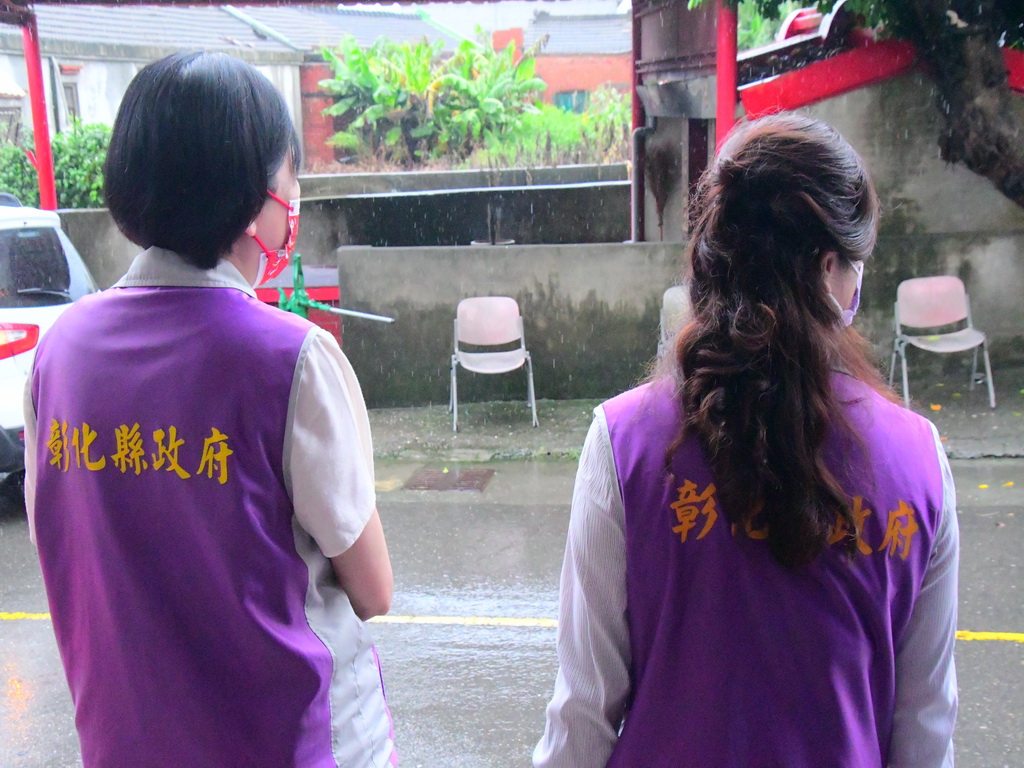 大雨滂沱下的溫馨父親節 彰化縣長王惠美提前向模範父親致意 - https://www.watchmedia01.com