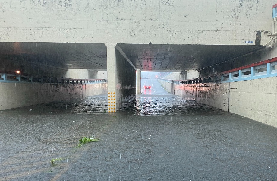 嘉縣市豪大雨　新港時雨量達120毫米停班停課 - https://www.watchmedia01.com