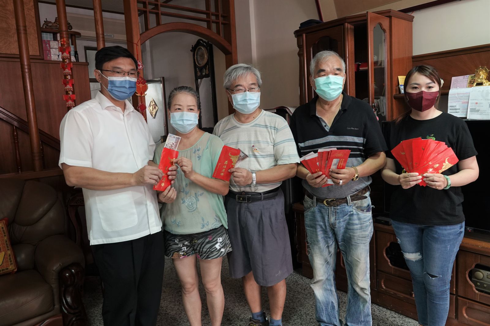影／受疫情影響延遲 鹿港鎮端午節敬老禮金開始發放 - https://www.watchmedia01.com