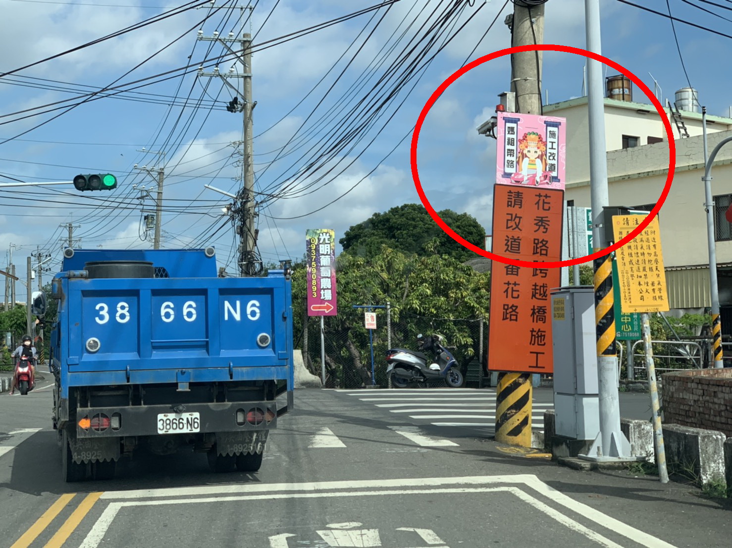 影／媽祖帶路！花秀路跨越橋封閉施工改道　指引路標有媽祖圖示 - https://www.watchmedia01.com