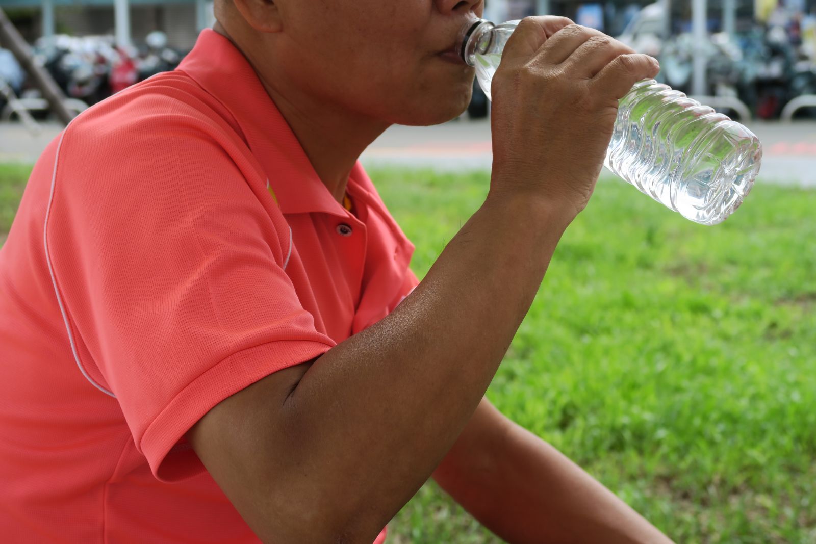 影／打完疫苗猛喝水卻引來肺積水　這些人要特別留意 - https://www.watchmedia01.com
