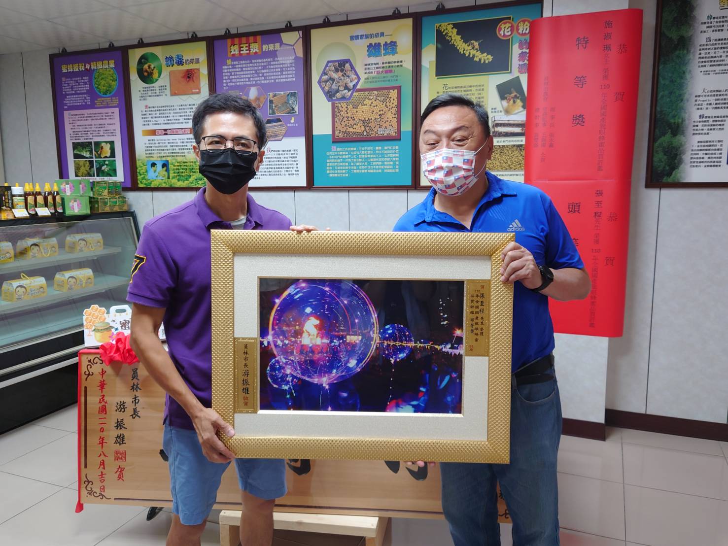 嗡嗡嗡　員林市張至程、施淑珮夫妻檔國產龍眼蜂蜜獎不完 - https://www.watchmedia01.com