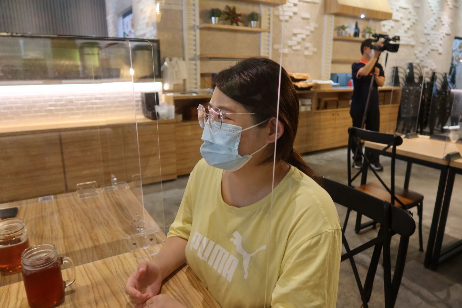 影／餐廳開放內用　王惠美：依規定須使用隔板 - https://www.watchmedia01.com