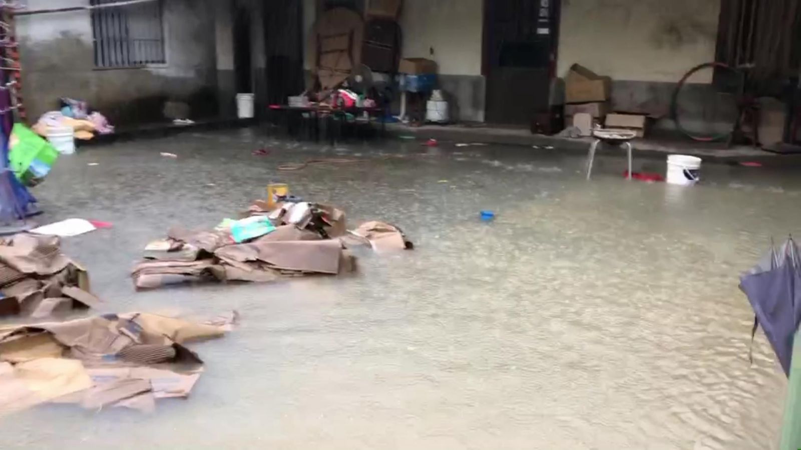 影／豪大雨水往屋內湧　農田一片汪洋作物飄流 - https://www.watchmedia01.com