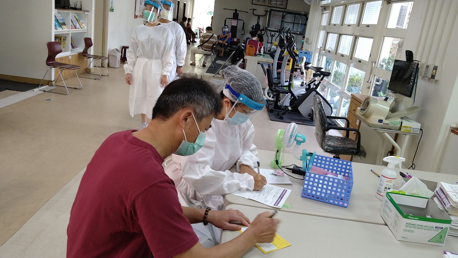 對疫苗不再有誤解！護理系學生走入社區實習協助施打疫苗 - https://www.watchmedia01.com
