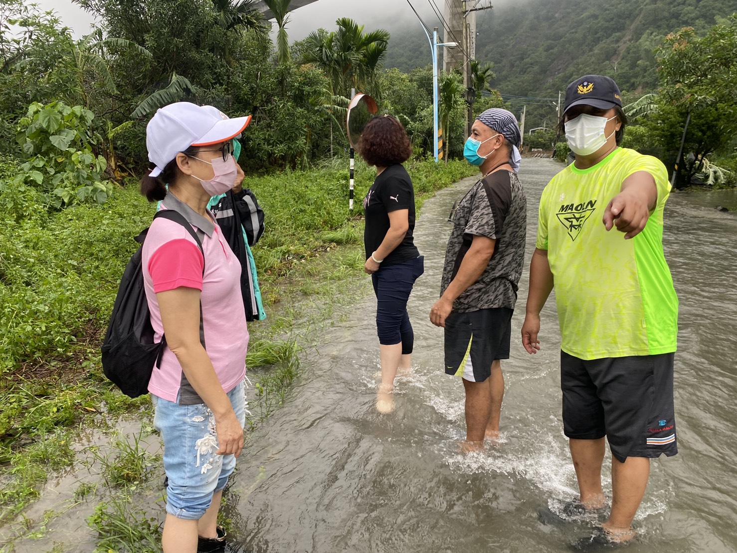 最新畫面／高雄山區豪雨記者挺進災地直擊「民宅慘泡水」　發現「罪魁禍首」原來是這個 - https://www.watchmedia01.com