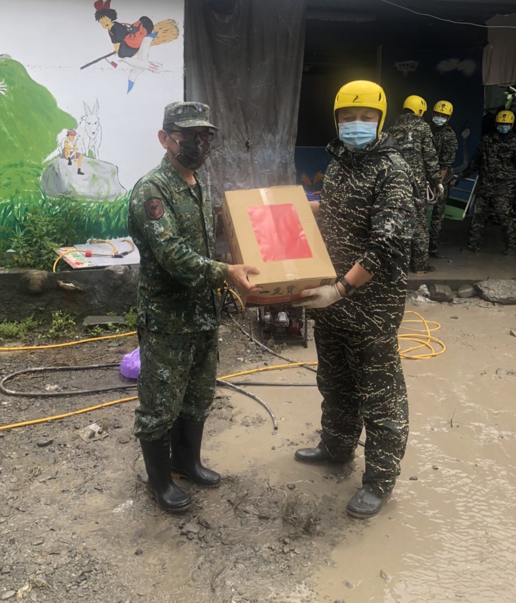 高雄山區豪雨不斷　國軍特戰弟兄《實力派》挺進災區 - https://www.watchmedia01.com