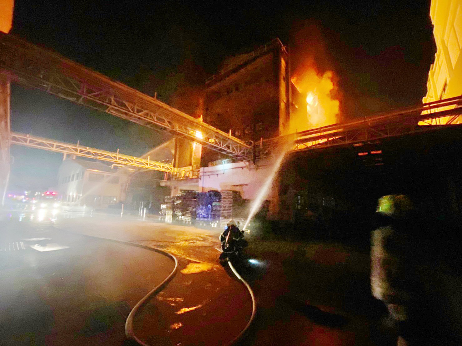 快訊／高雄工廠火警　警消28車67人前往搶救 - https://www.watchmedia01.com