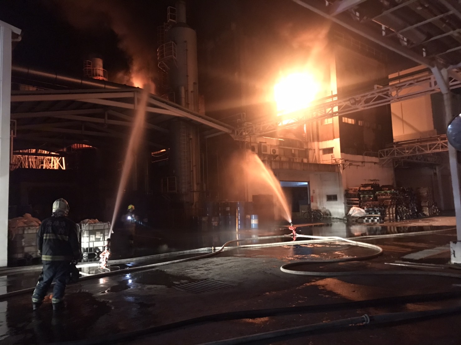 快訊／高雄工廠火警　警消28車67人前往搶救 - https://www.watchmedia01.com