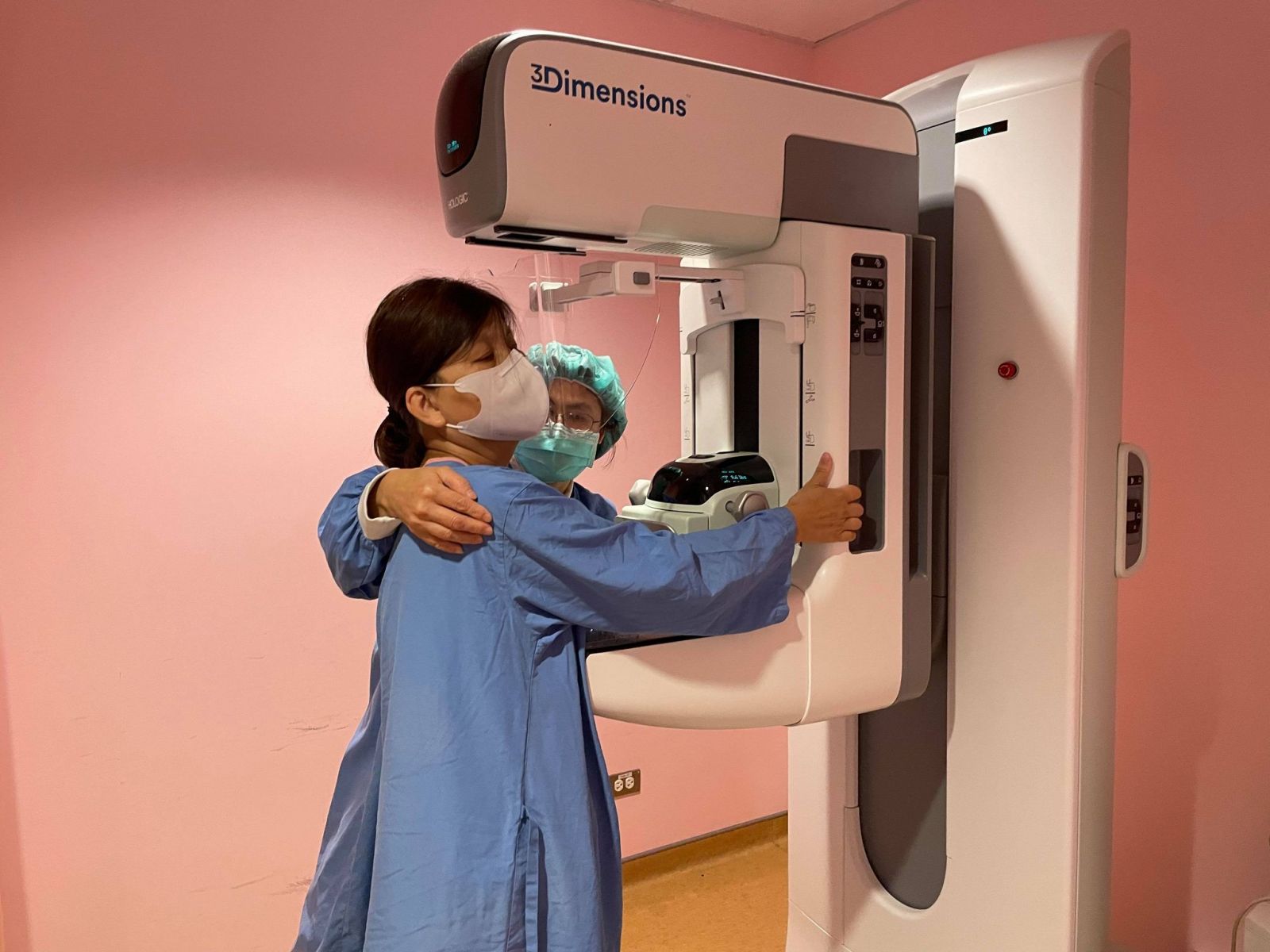 乳房檢查不再卡卡 3D新型斷層掃描攝影解決女性困境 - https://www.watchmedia01.com