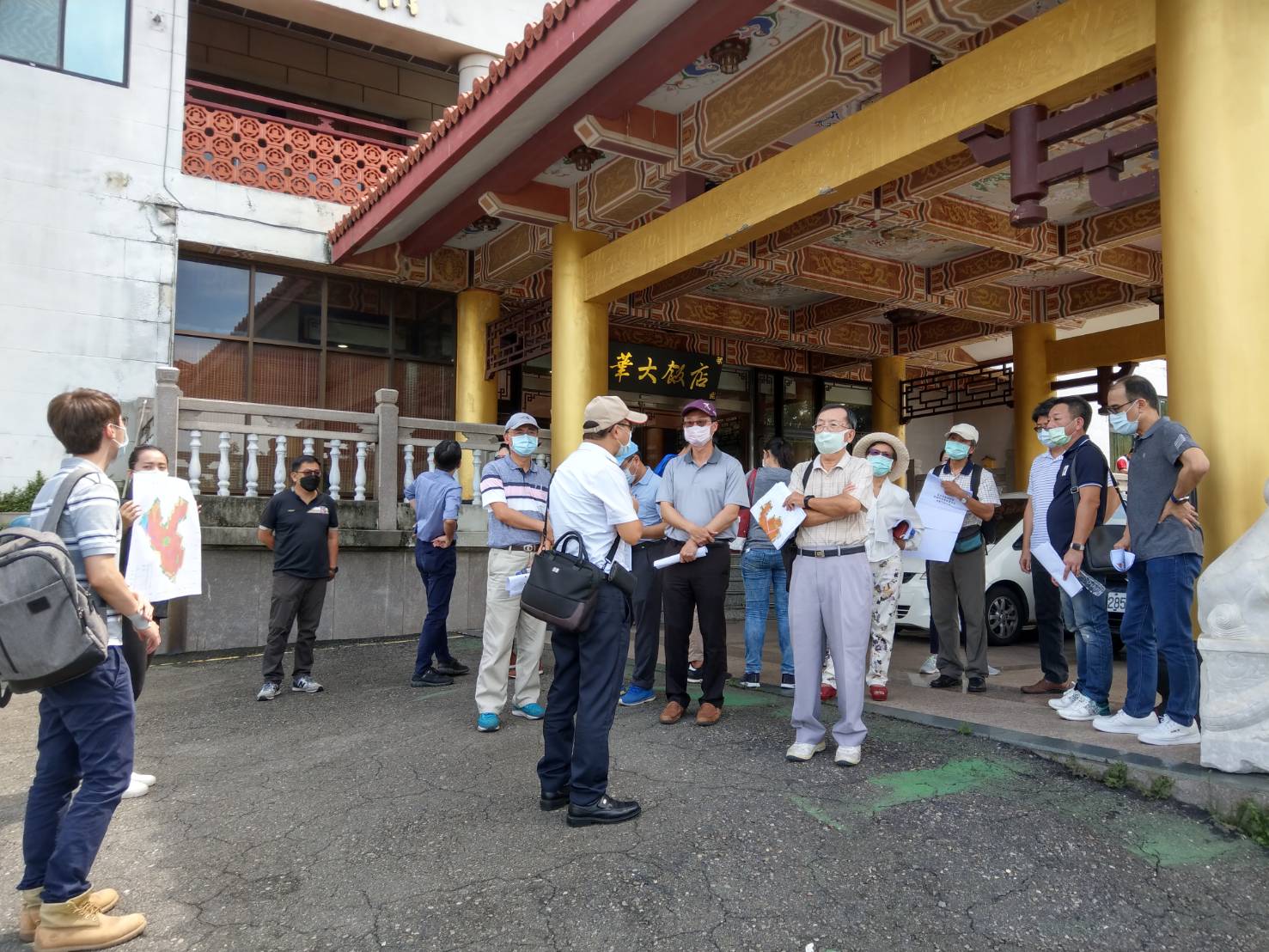影／台灣民俗村開發惠來產業園區　環團攔路陳抗遭警擋爆推擠 - https://www.watchmedia01.com