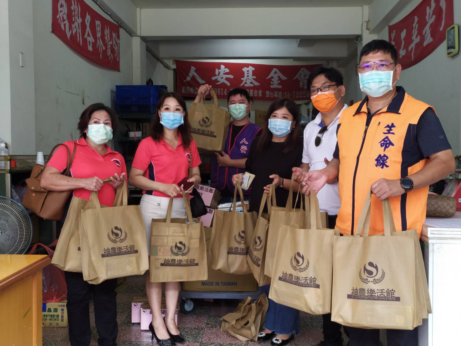 影／新住民展現心意回饋社會　防疫物資捐人安基金會助弱勢 - https://www.watchmedia01.com