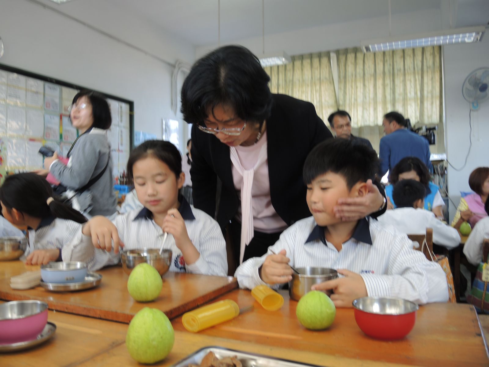 影／巧婦難為！開學在即中小學用餐隔板經費沒著落 - https://www.watchmedia01.com