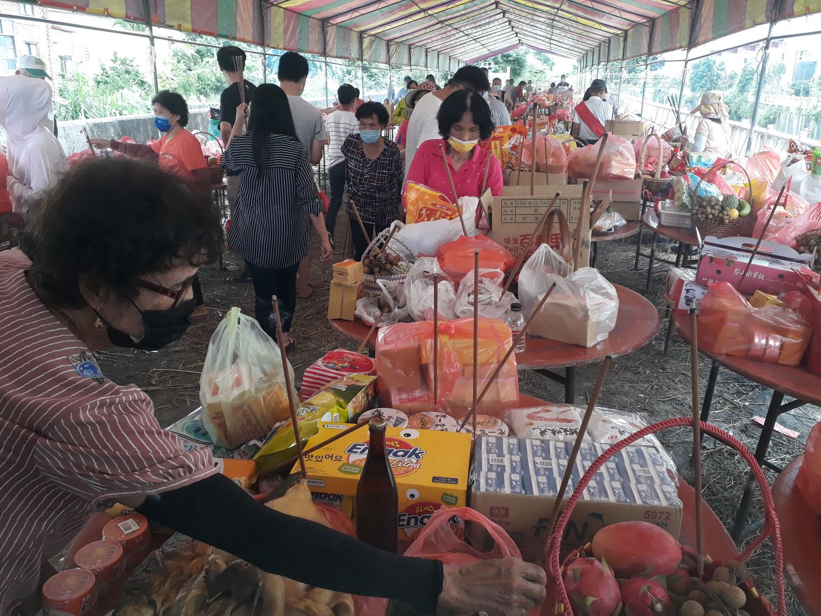 八堡圳傳奇　 農曆七月初八圳溝岸邊普渡祭拜 - https://www.watchmedia01.com