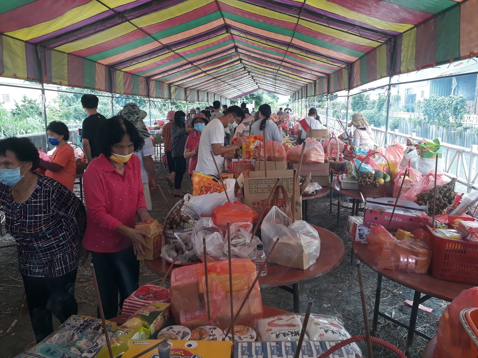 八堡圳傳奇　 農曆七月初八圳溝岸邊普渡祭拜 - https://www.watchmedia01.com