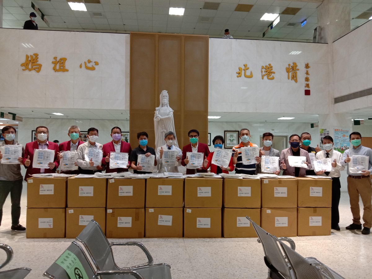 影／民間團體贈送千件全套式防護衣　北媽醫療量能倍增醫護窩心 - https://www.watchmedia01.com
