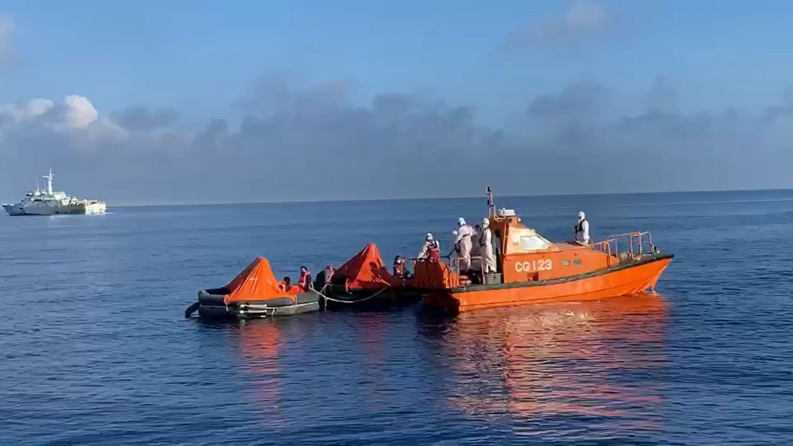 影／雲林外海外籍貨輪進水傾斜　海巡馳救印尼籍船員全獲救 - https://www.watchmedia01.com
