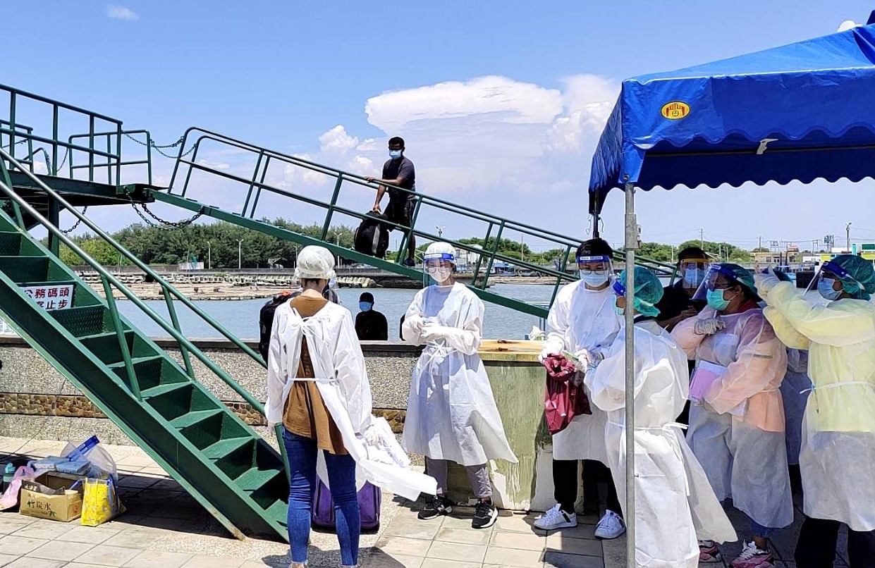 影／雲林外海外籍貨輪進水傾斜　海巡馳救印尼籍船員全獲救 - https://www.watchmedia01.com