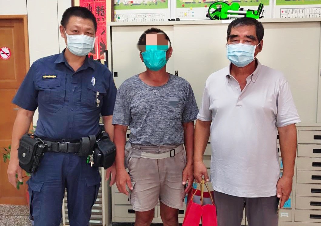 失蹤翁摔落大排頭破血流　口湖警奔波即時尋回 - https://www.watchmedia01.com