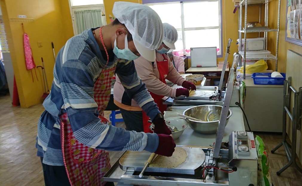 老師怎麼辦？都沒有人來買　庇護工場沒有中秋月餅訂單 - https://www.watchmedia01.com