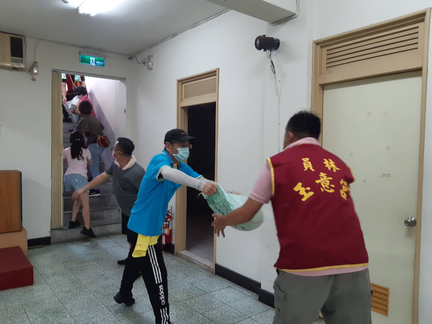 傳愛關懷榮民眷　30包白米贈彰化縣榮服處 - https://www.watchmedia01.com