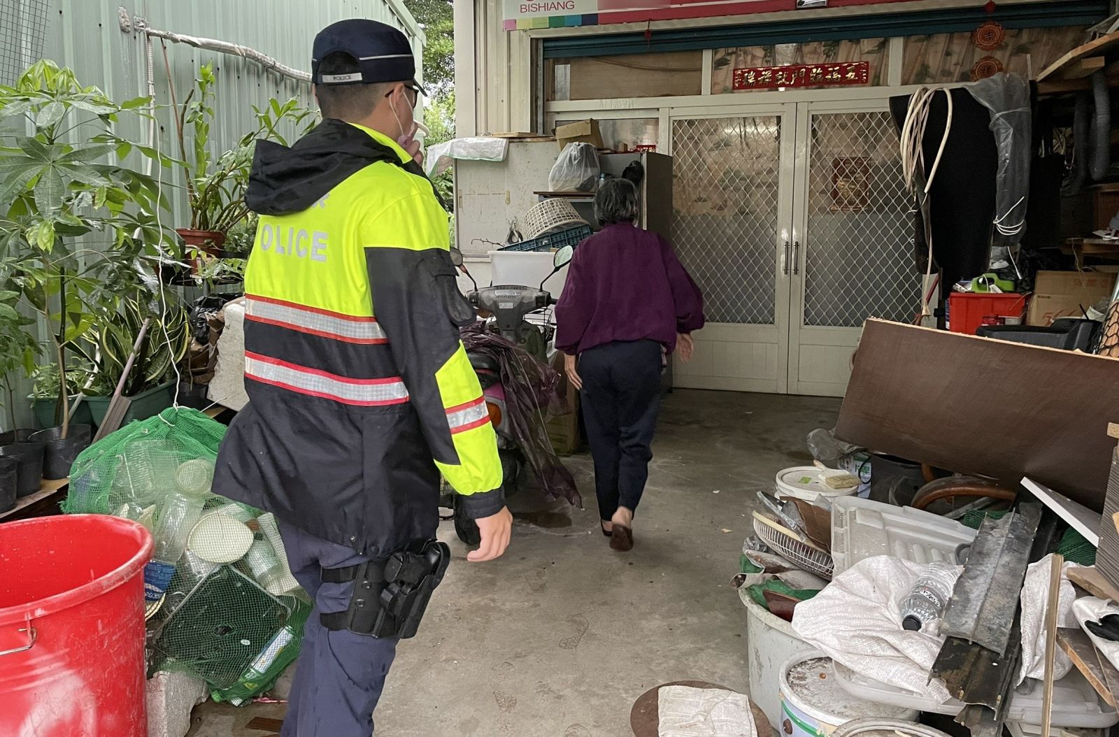 斗六失智老婦無法回家坐路旁　細心警靠藥袋找到回家的路 - https://www.watchmedia01.com