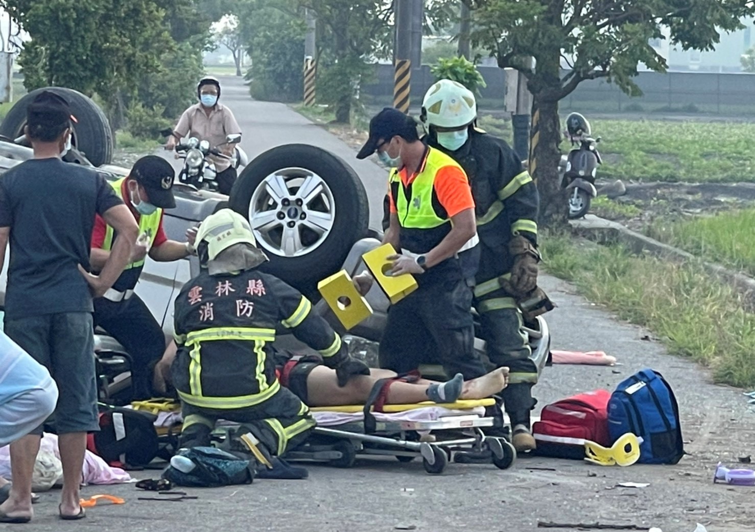 雲林幼兒園女老師載3子翻車　2國中兒拋車外死 9歲么兒搶救中 - https://www.watchmedia01.com